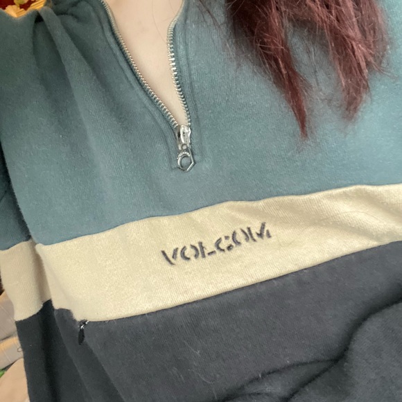 Volcom sweater. - Picture 4 of 4